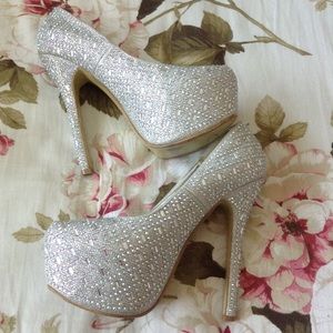 SHEIK SILVER SPARKLE PLATFORM  HEELS 9